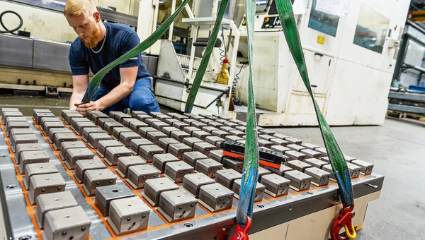 EASY TO NEATLY CENTER AND CLAMP